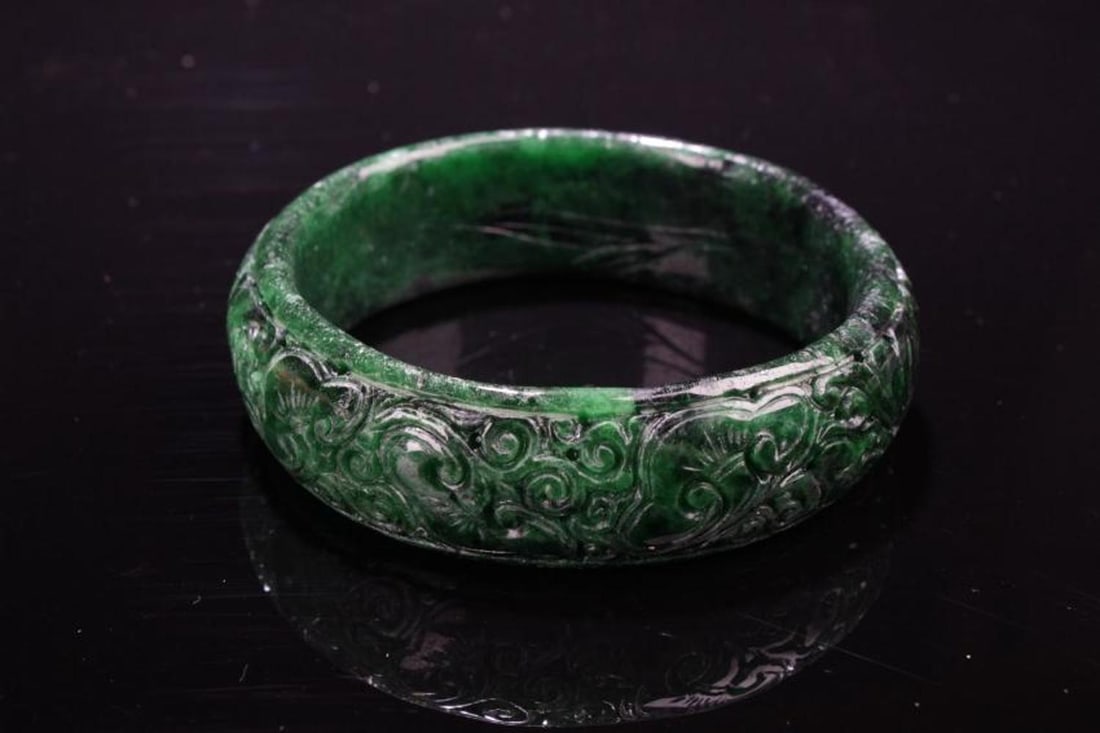 Chinese Jadeite Jade Bangle: Chinese Jadeite Jade Bangle. Inner Diameter: 2.5"
