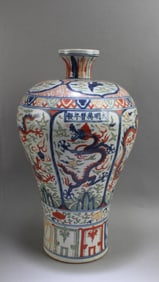 Chinese Wucai Meiping Vase
