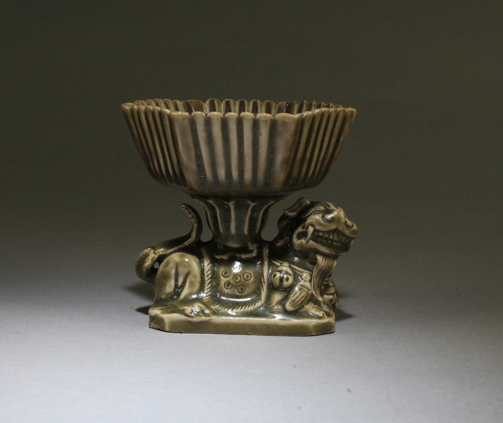 Chinese Porcelain Ornament: Chinese Porcelain Ornament. Height: 4"