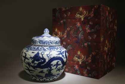 A Blue and White Dragon Jar with Lid