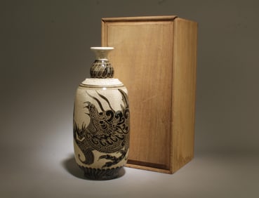 A Cizhou Vase with Box