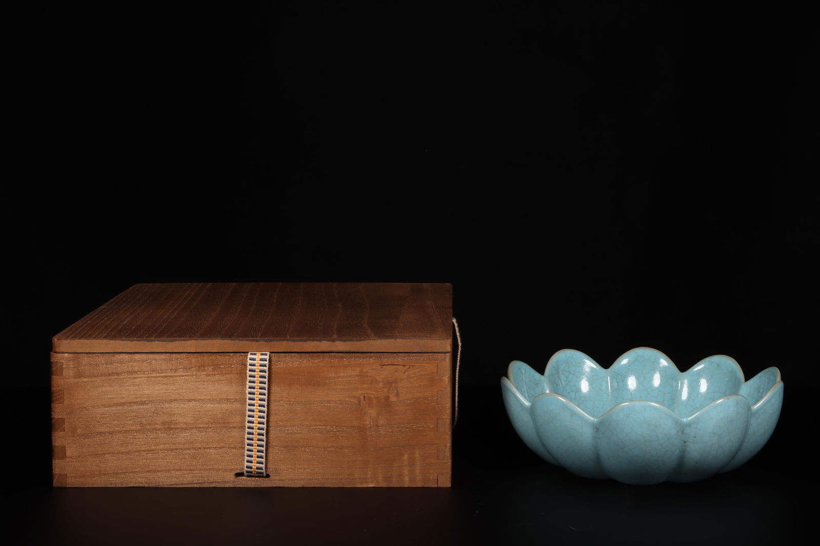 A Ru Type Ink Washer: A Ru Type Ink Washer. Height: 2.4" Diameter: 7"