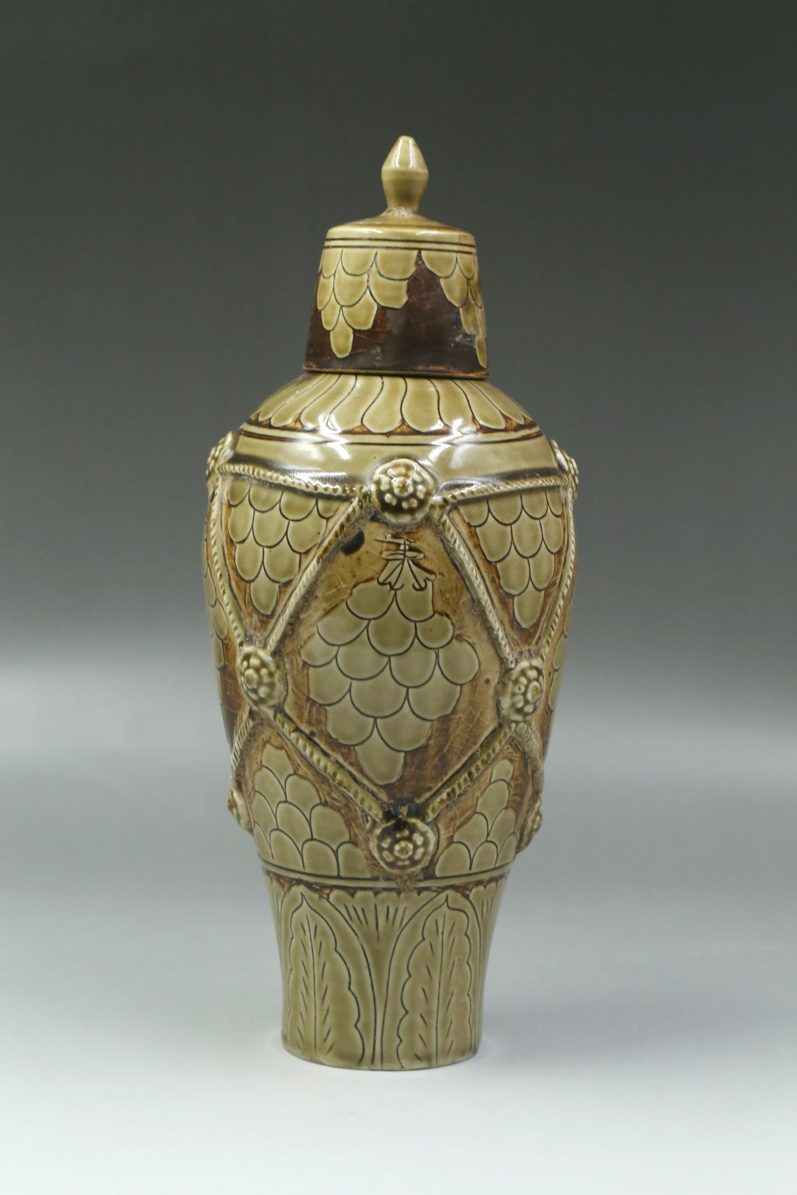 A CiZhou Meiping Vase with Lid: A CiZhou Meiping Vase with Lid Dimensions: 13.5" x 6.5"