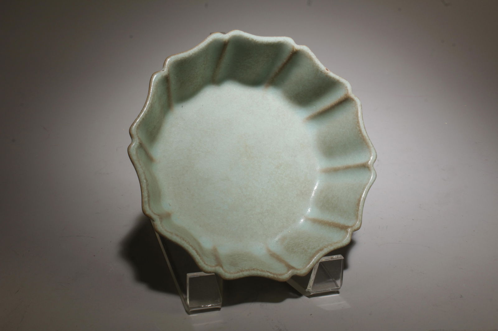 A Ruyao Ink Washer: A Ruyao Ink Washer. Dimension: 5.75" x 1.5".