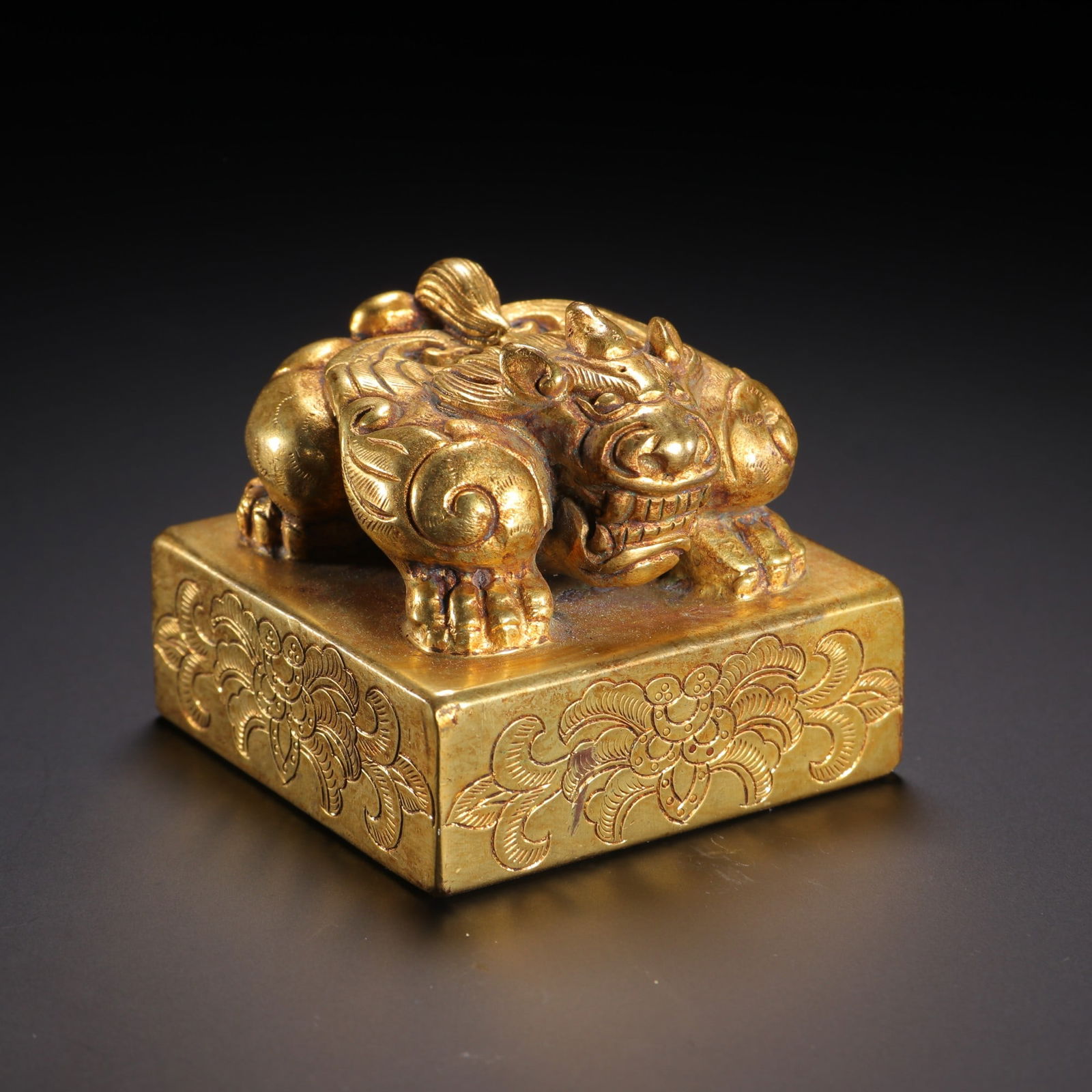 A Gilt Bronze Seal: A Gilt Bronze Seal. Height: 1.97in; Width: 2.24in; Weight: 1.861lb.