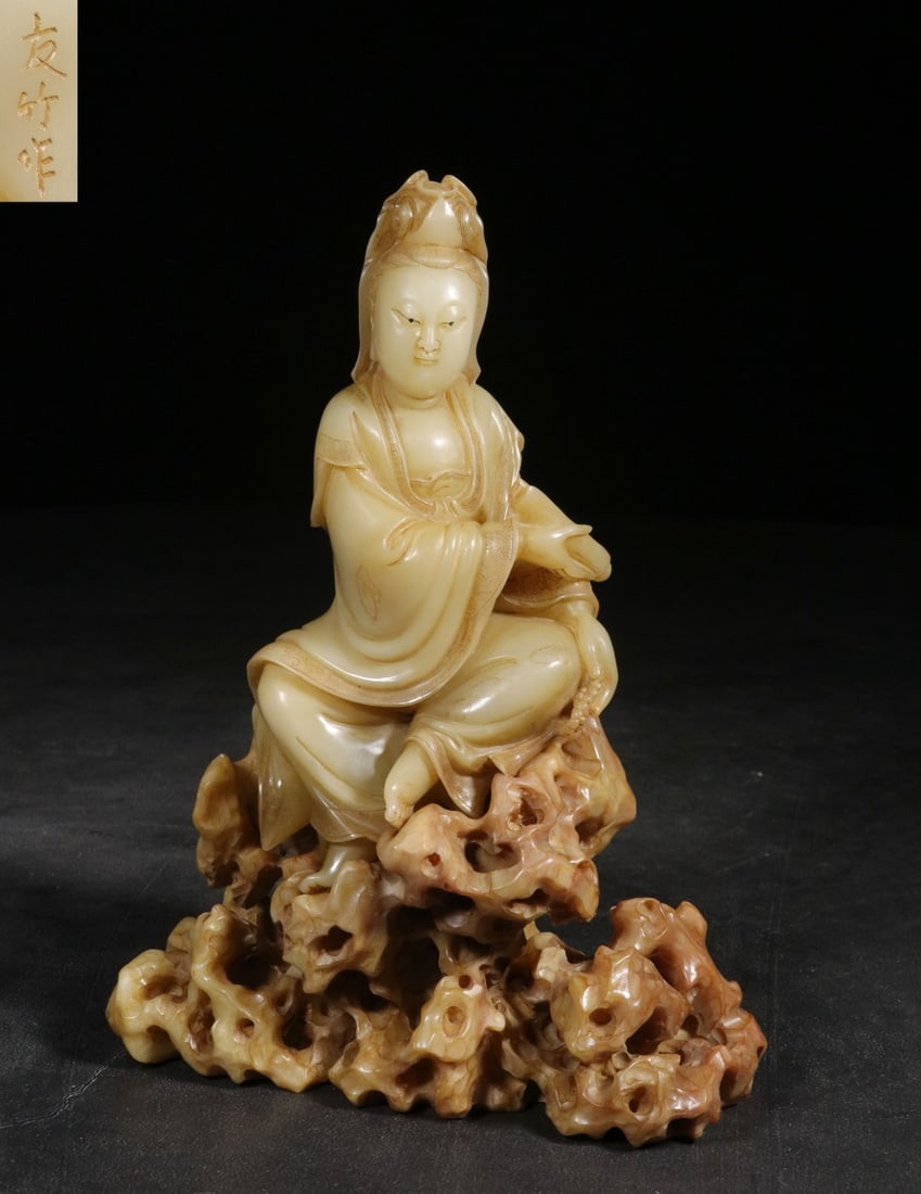 A Shoushan Furong Stone Guanyin Statue: A Shoushan Furong Stone Guanyin Statue. Height: 7.52in; Length: 5.71in; Width: 3.31in; Weight: 2.280lb.