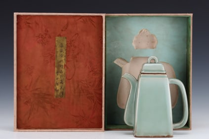 A Longquan Celadon Hu