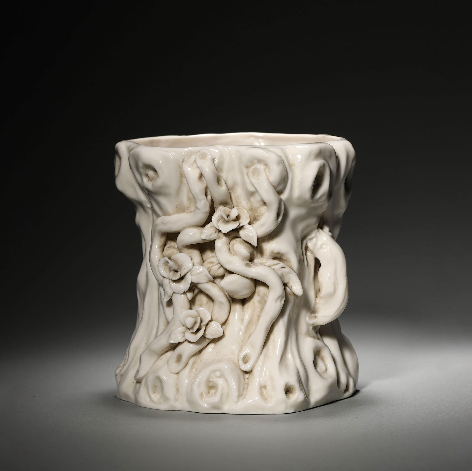 Debut Kiln Incised Flower Censer( Small Chips): Debut Kiln Incised Flower Censer( Small Chips). Length:12cm. Width:11cm Height:13cm