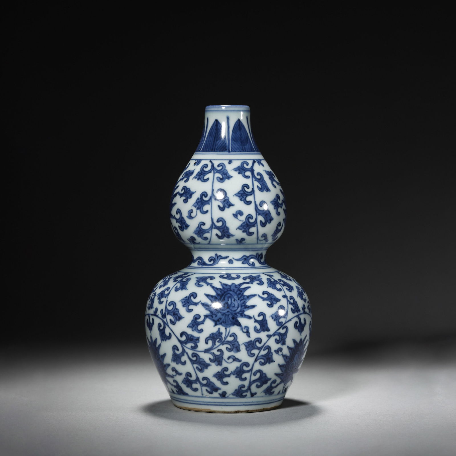 Blue and White Gourd Vase with Lotus Motif (1 of 7)