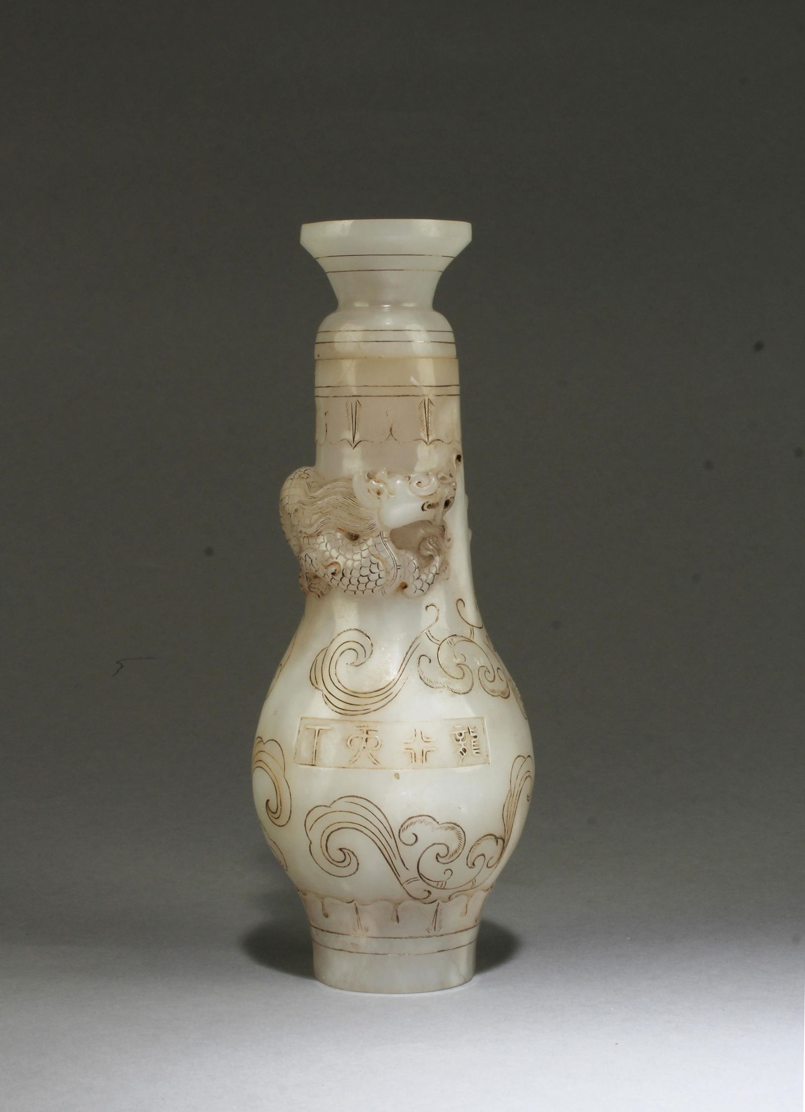 Chinese Jade Vase with Lid Cover (1 of 7)