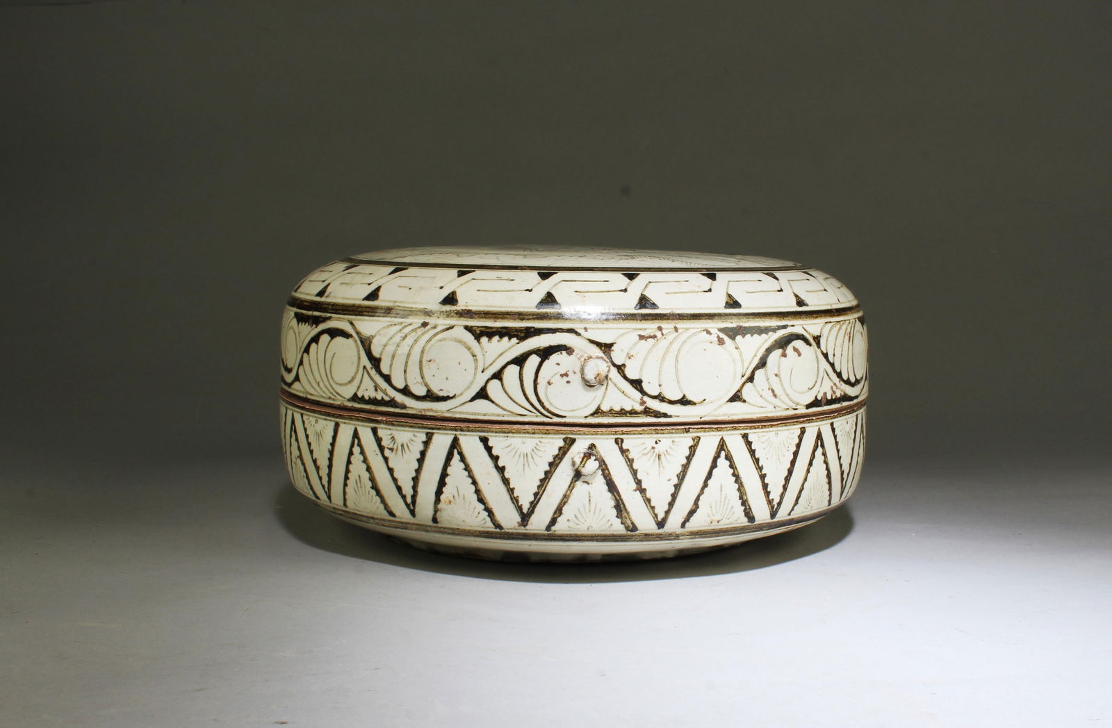A CiZhou Round Box - 2