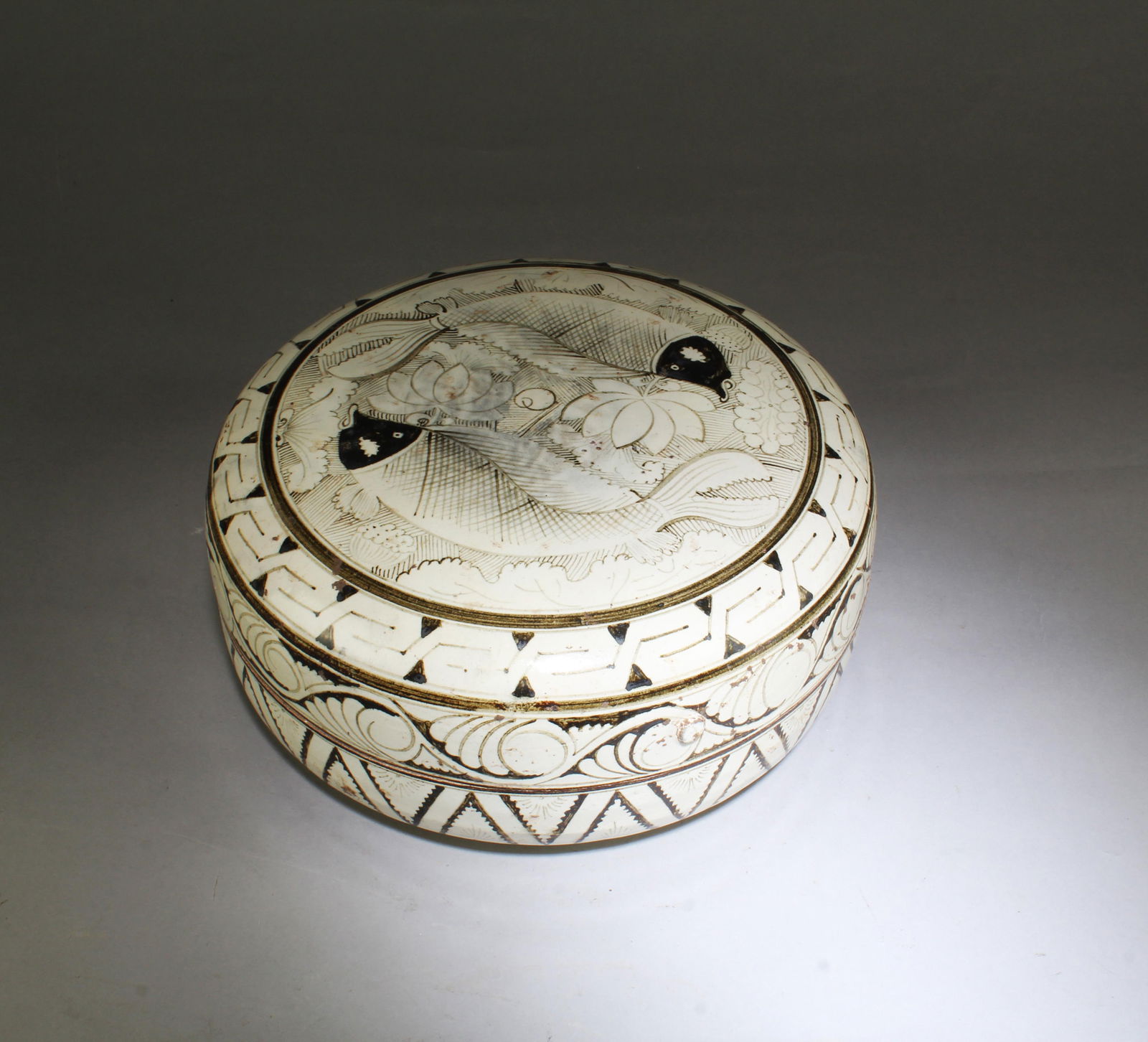 A CiZhou Round Box - 5