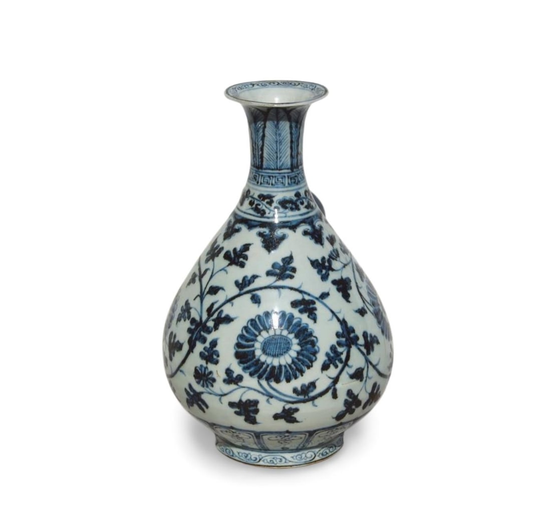 A Blue and White Yuhuchun Vase (1 of 4)