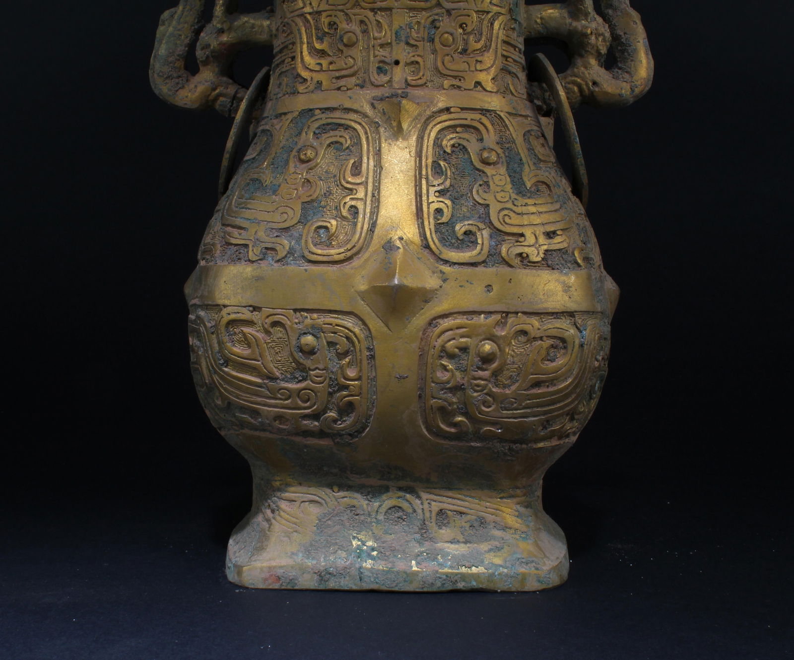 A Bronze Archaic Container - 2