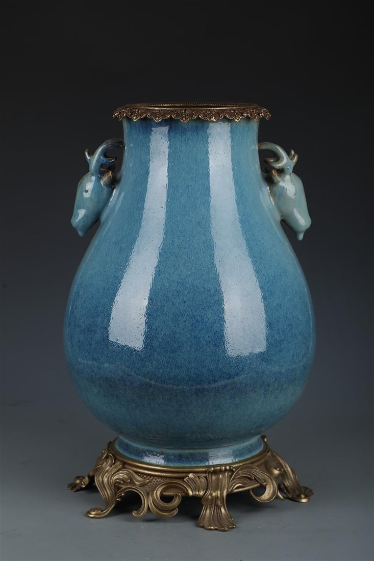 Chinese Porcelain Vase (1 of 9)