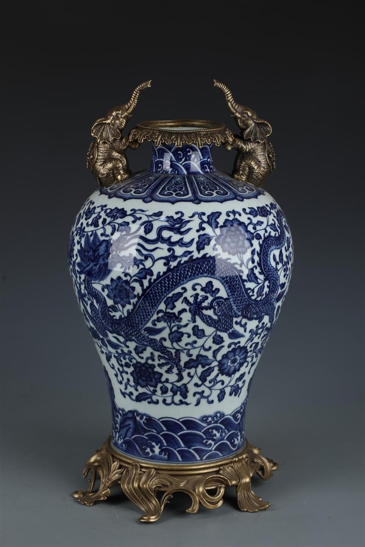 Chinese Porcelain Vase (1 of 9)