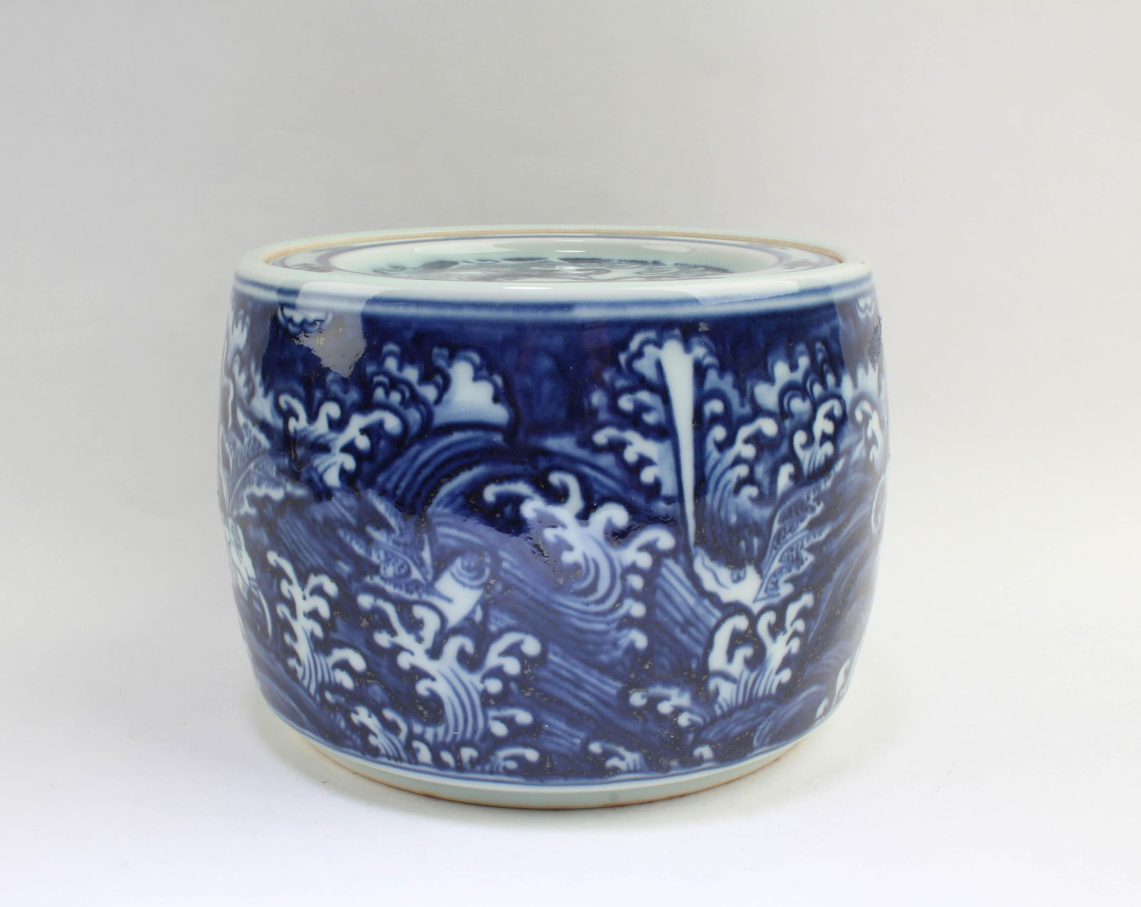 Chinese Blue & White Porcelain Cricket Container: Chinese Blue & White Porcelain Cricket Container. 'XuanDe' mark. Diameter: 5.1" Height: 4"