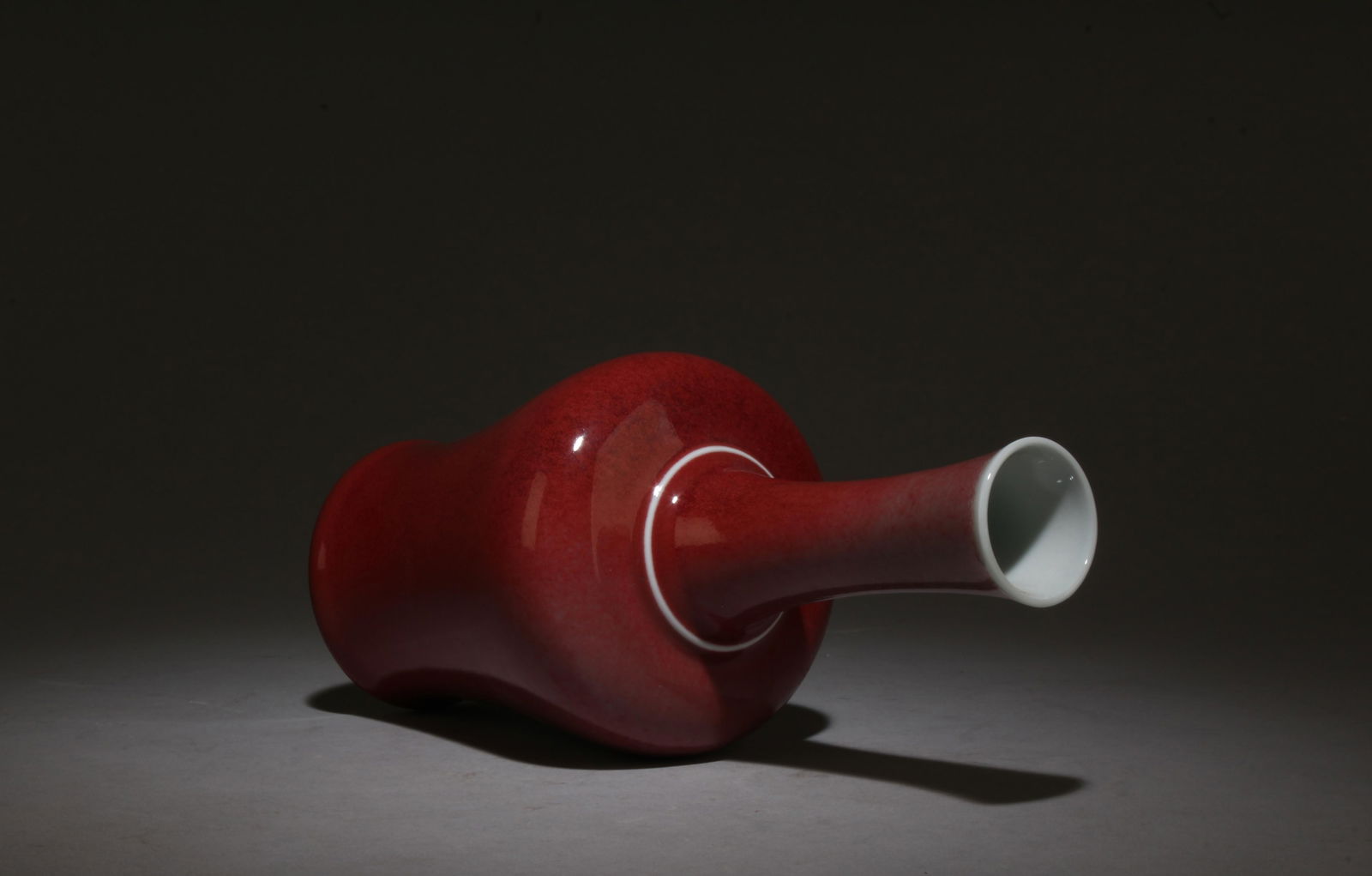 A Red Glazed Vase - 5