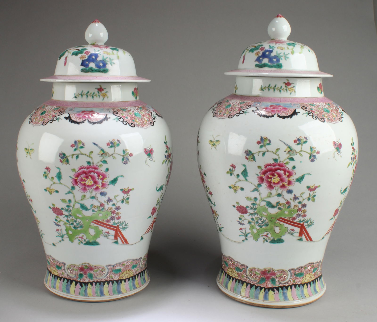 A Pair of Chinese Porcelain Jars with Lid (1 of 4)