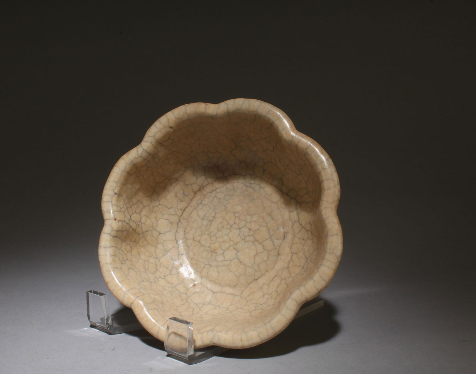 A Geyao Ink Washer: A Geyao Ink Washer. Dimensions: 2.25" x 6".