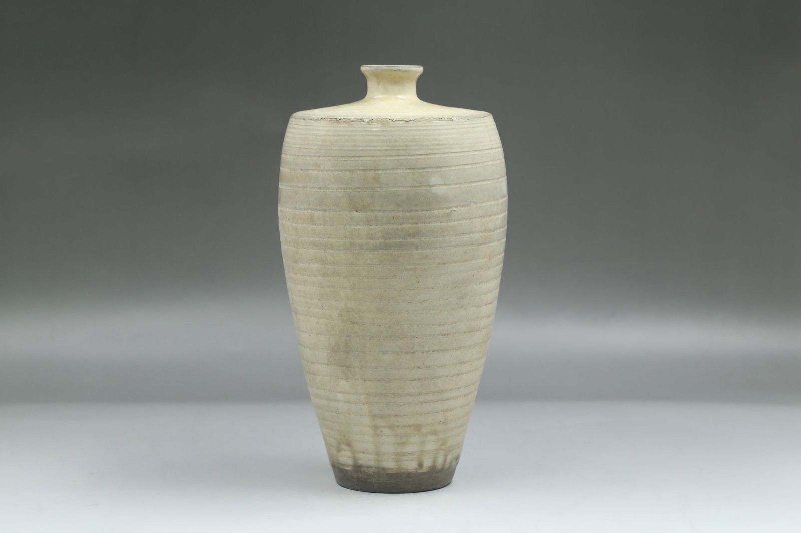 A Pottery Vase (1 of 4)