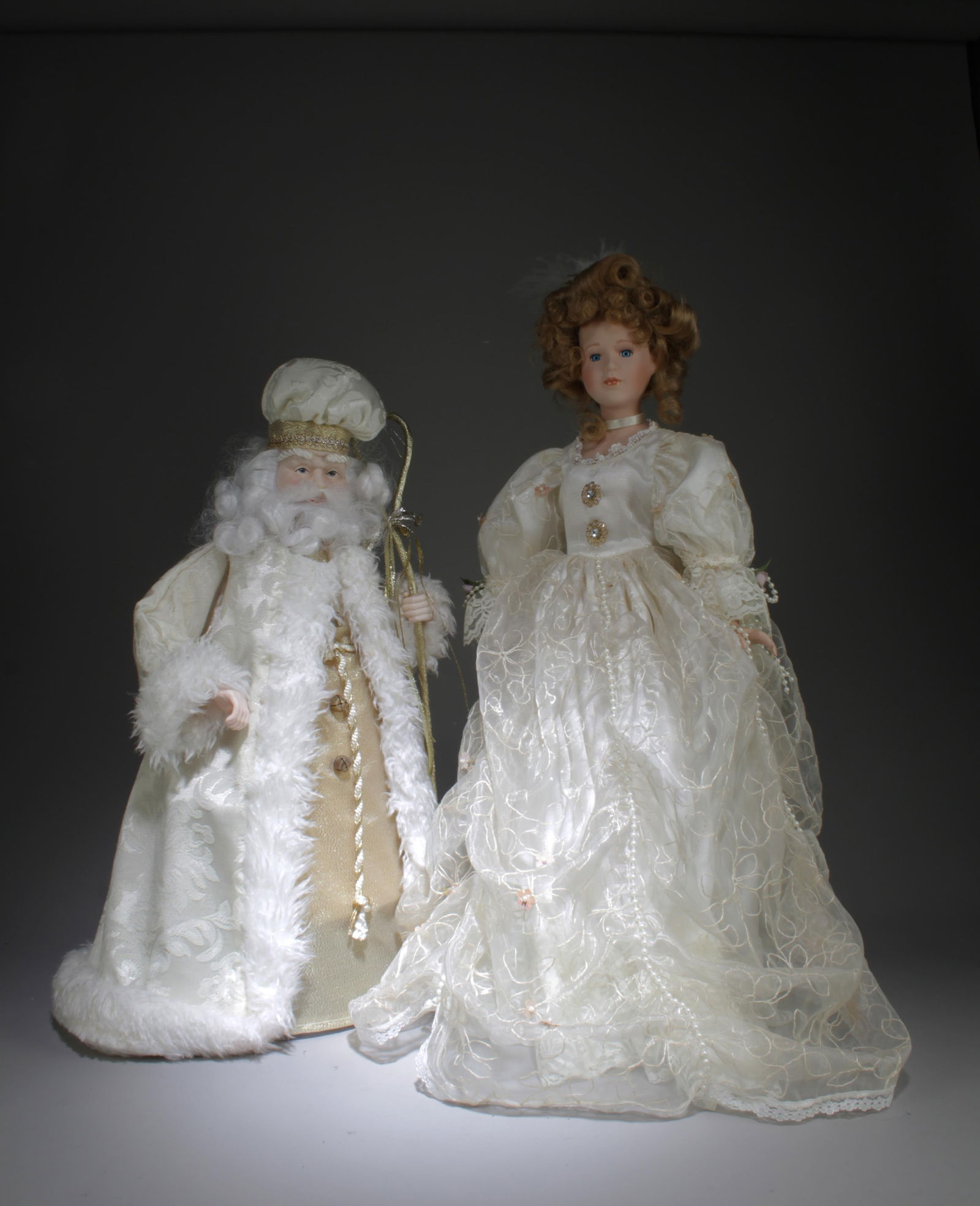 A Set of Two Dolls (1 of 4)