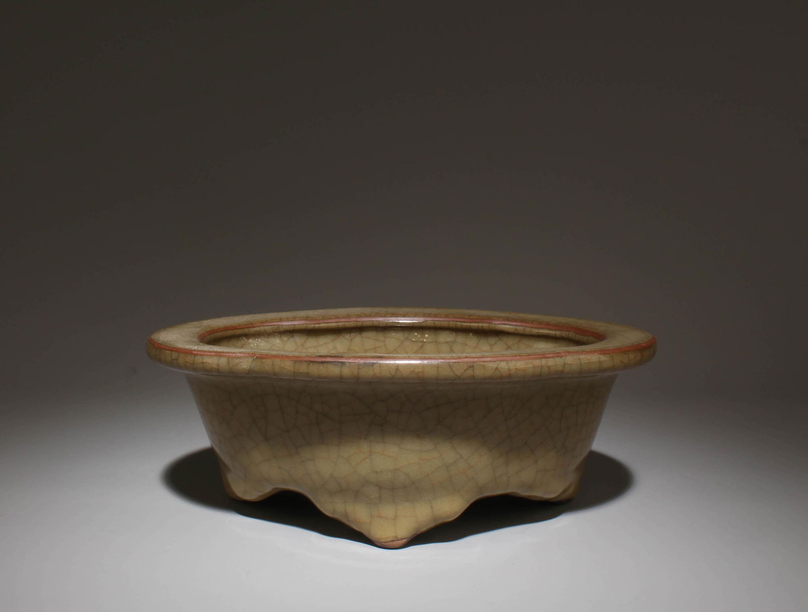 A Geyao Begonia-Shaped Jardiniere: A Geyao Begonia-Shaped Jardiniere. Dimensions: 7.25" x 6" x 2.5".