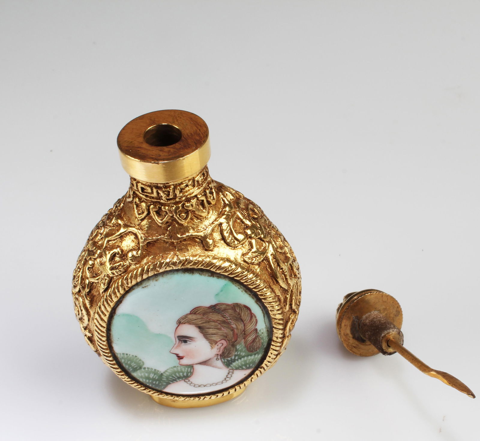 An Enamel Snuff Bottle - 5