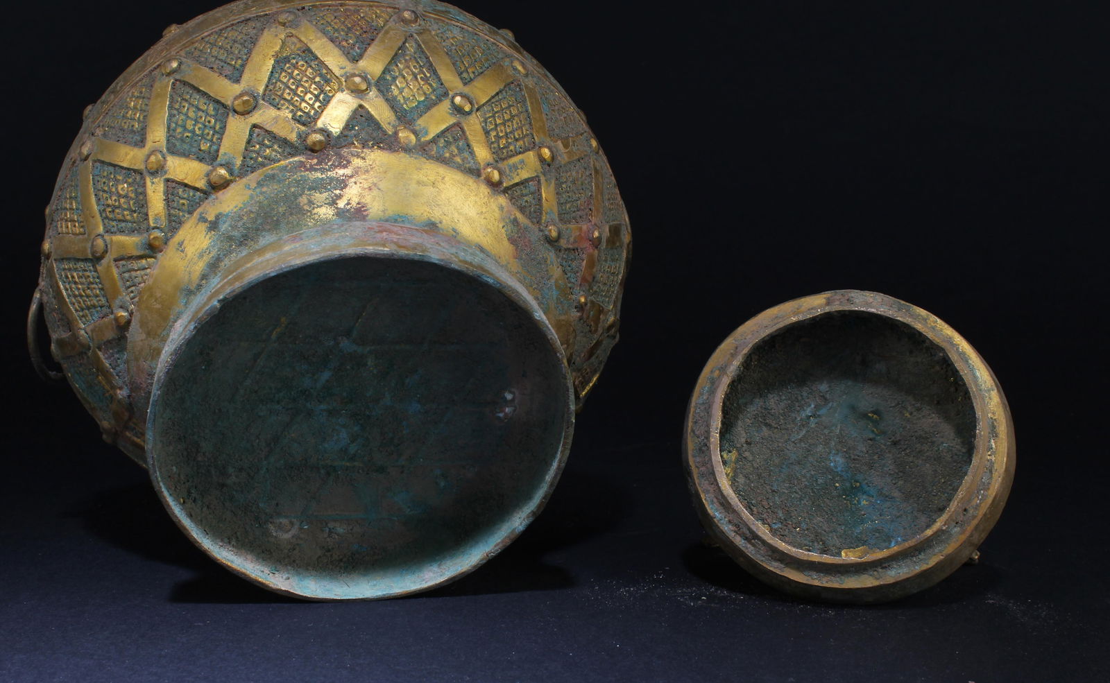 A Bronze Archaistic Jar - 9