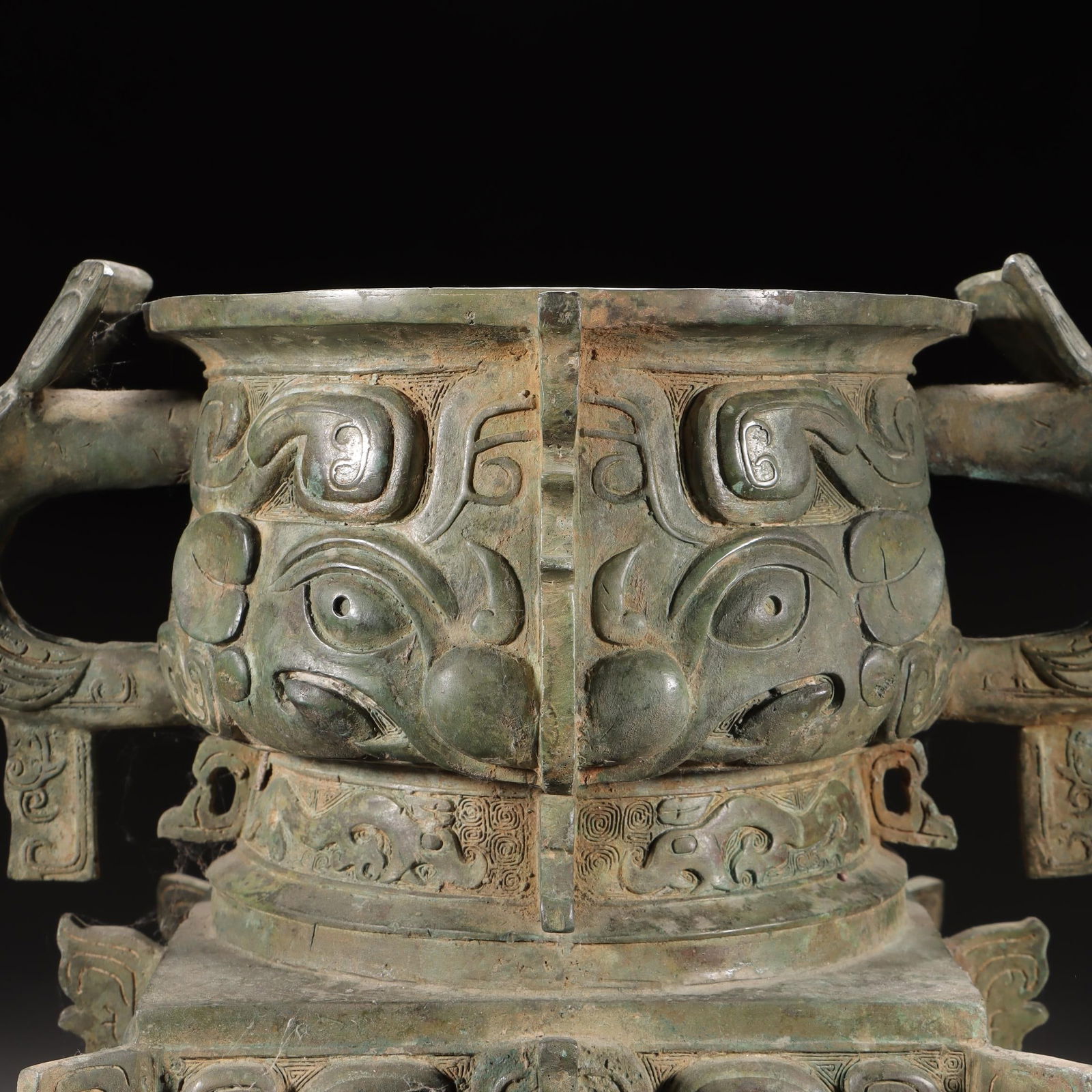 A Bronze Gui Vessel - 2