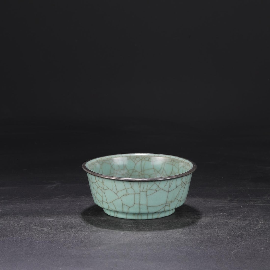 A Guan Ware Celadon Glazed Dish - 2