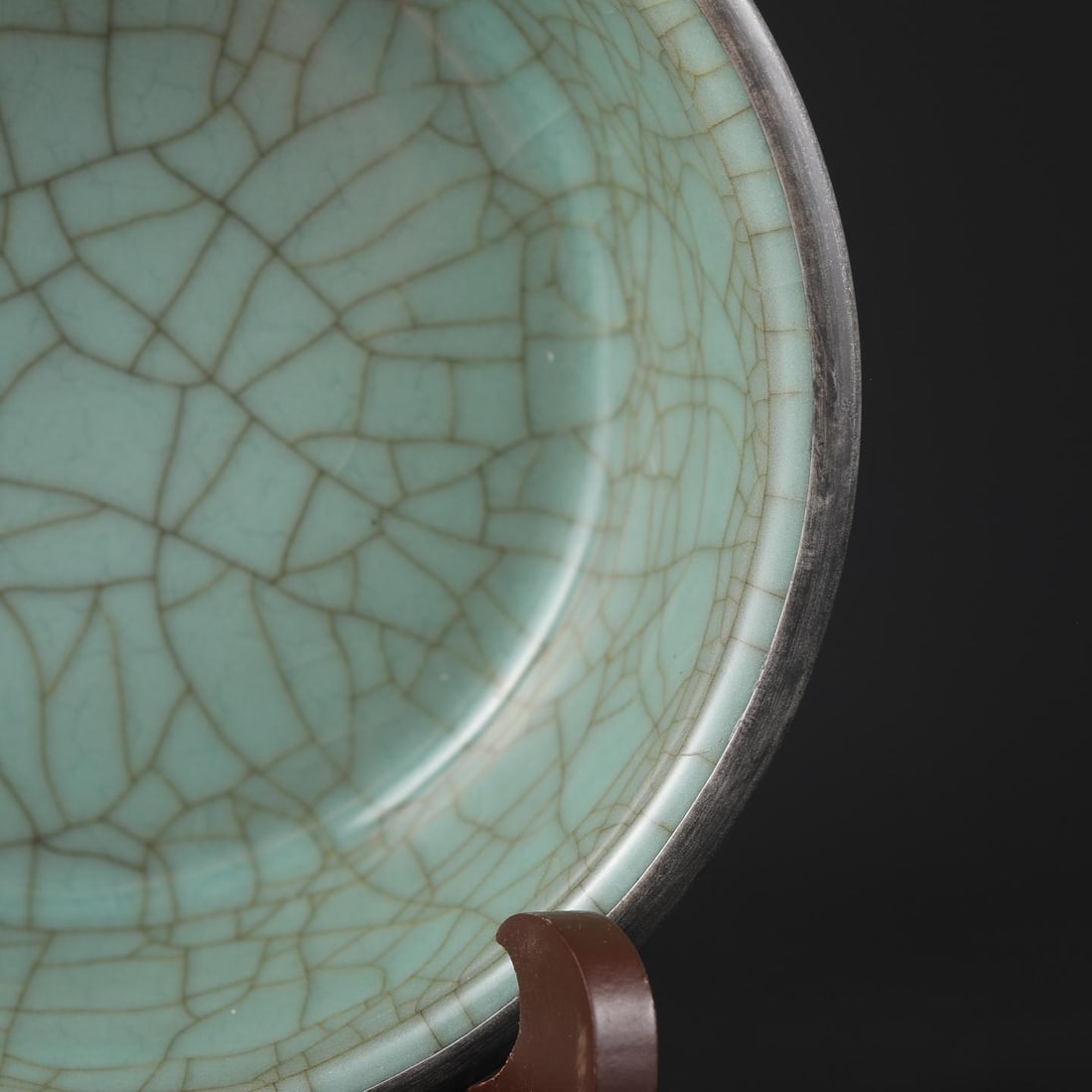 A Guan Ware Celadon Glazed Dish - 4
