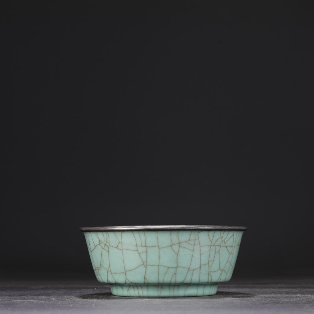 A Guan Ware Celadon Glazed Dish - 5