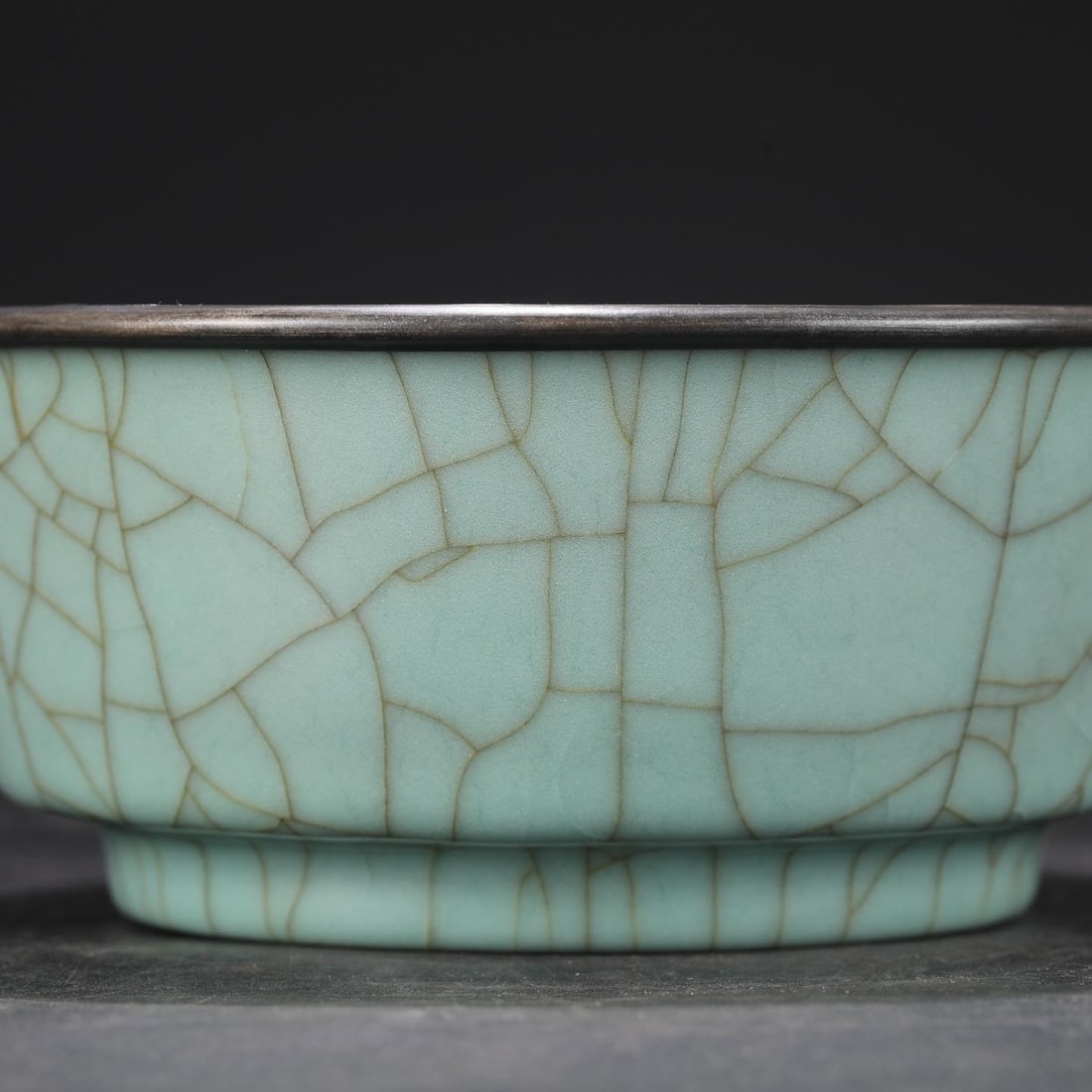 A Guan Ware Celadon Glazed Dish - 8