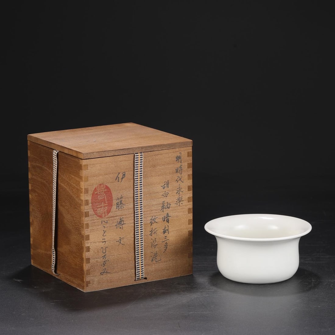 A Sweet White Glazed Washer: A Sweet White Glazed Washer. Height: 3.15in; Diameter: 6.30in.