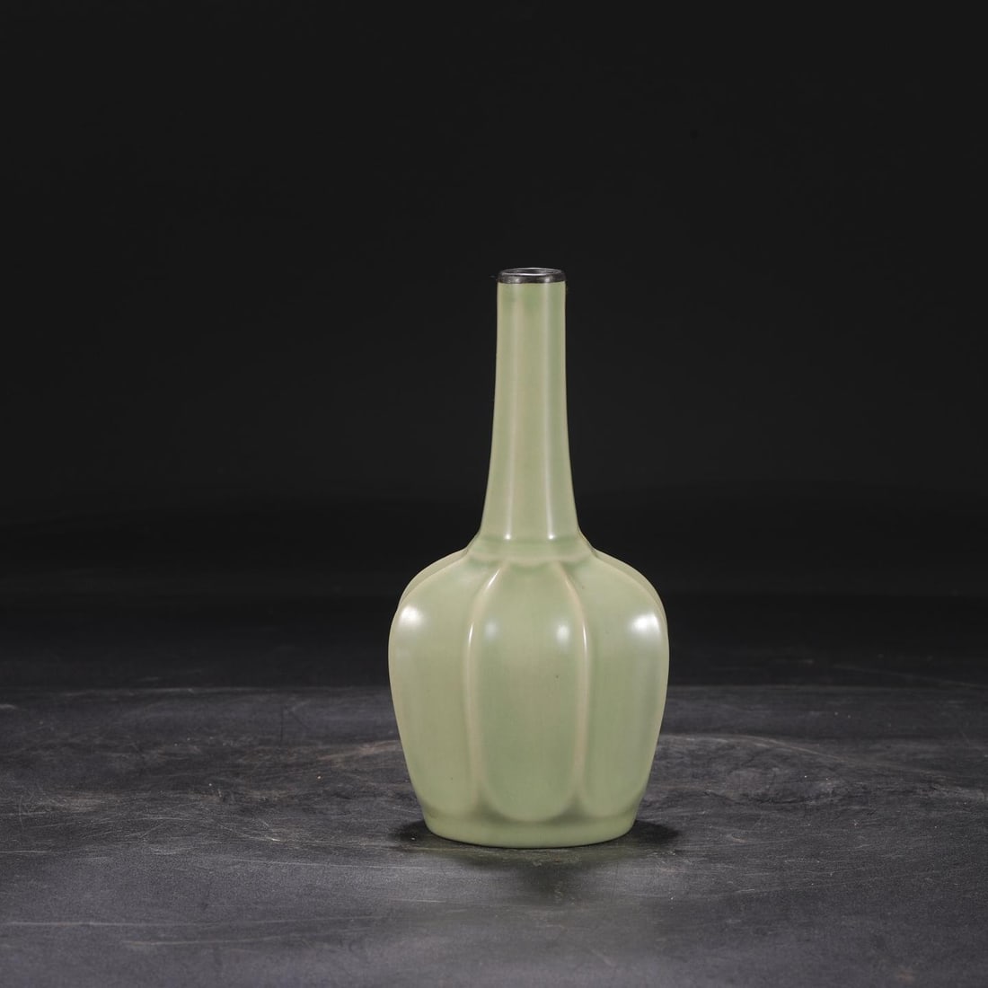 A Yue Ware Celadon Octagonal Vase - 2