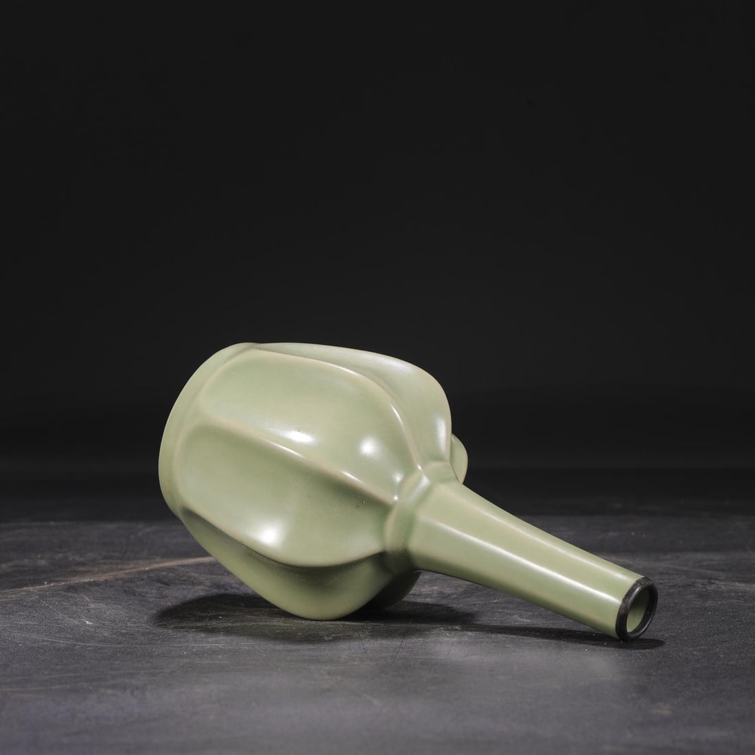 A Yue Ware Celadon Octagonal Vase - 5