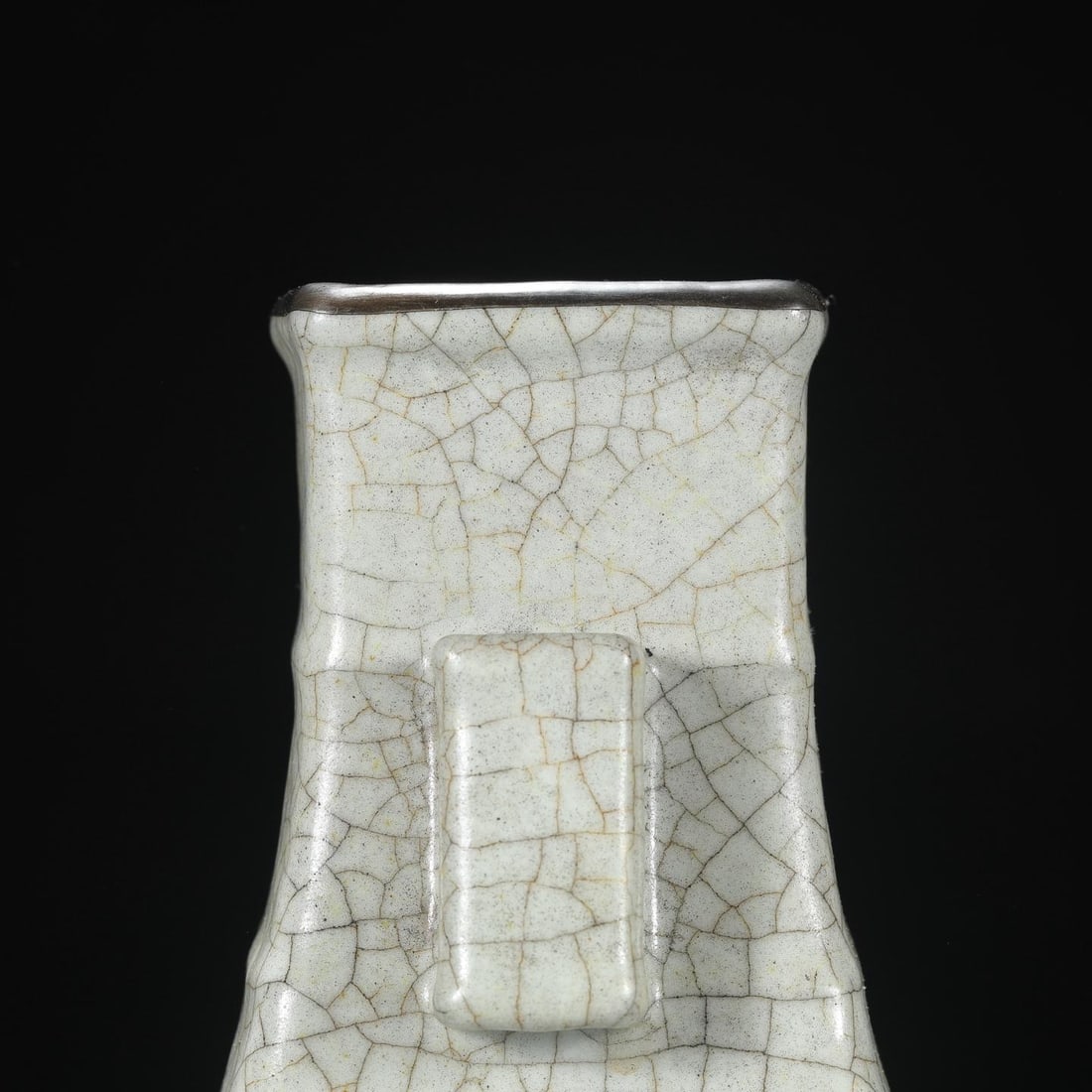 A Ge Ware Celadon Glazed Square-Handled Vase - 7
