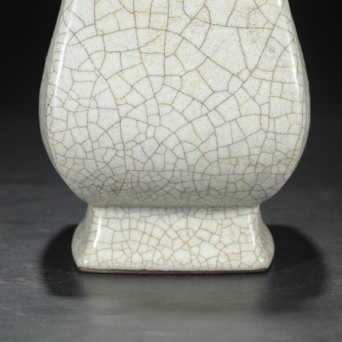 A Ge Ware Celadon Glazed Square-Handled Vase - 9