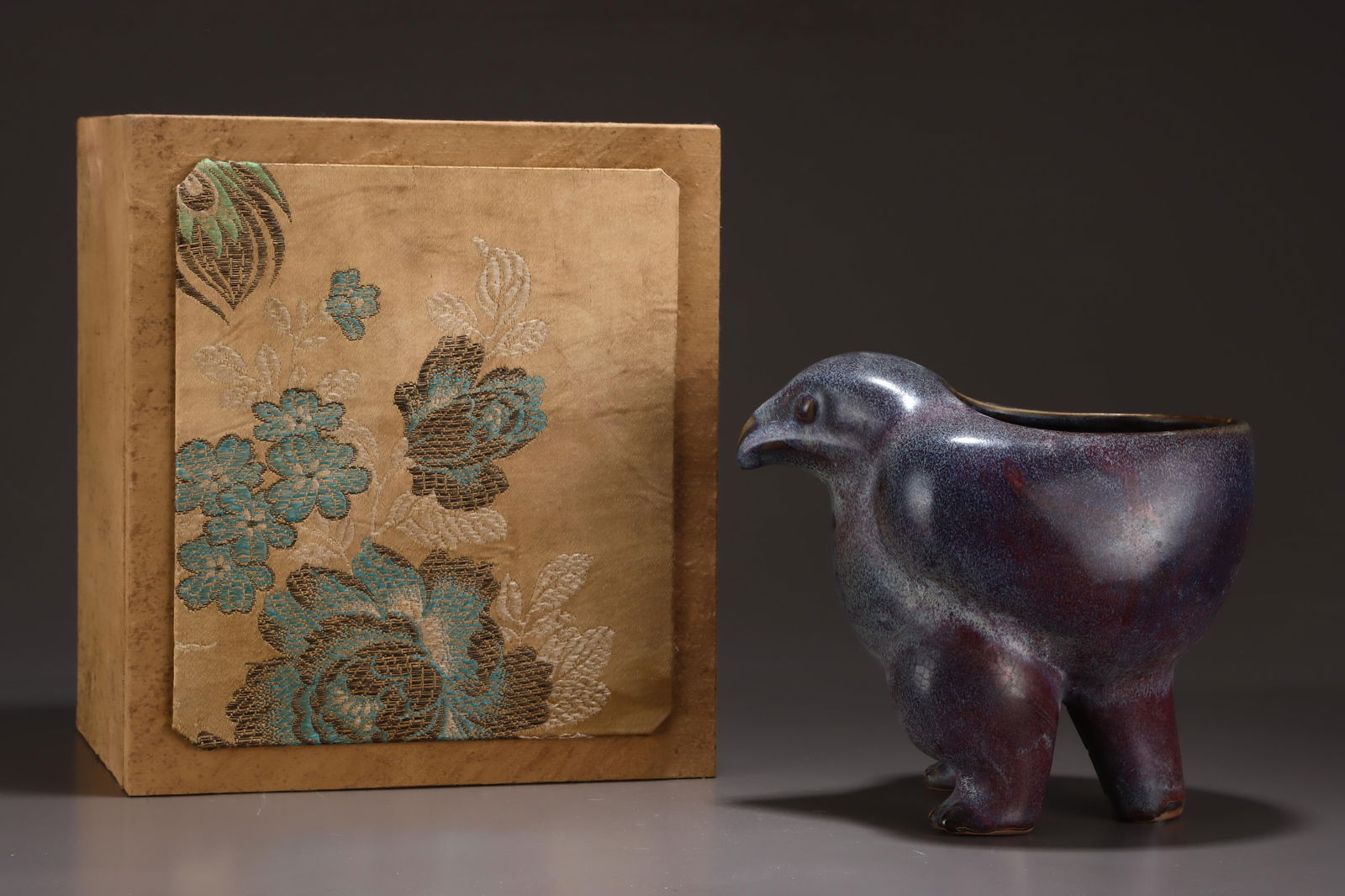 A Jun Ware Purple Glazed Eagle-Form Zun - 2