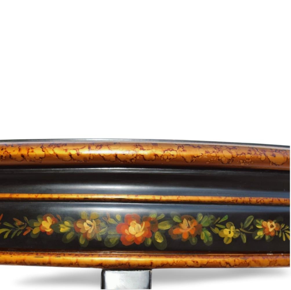 A Lacquerware Side Table - 4