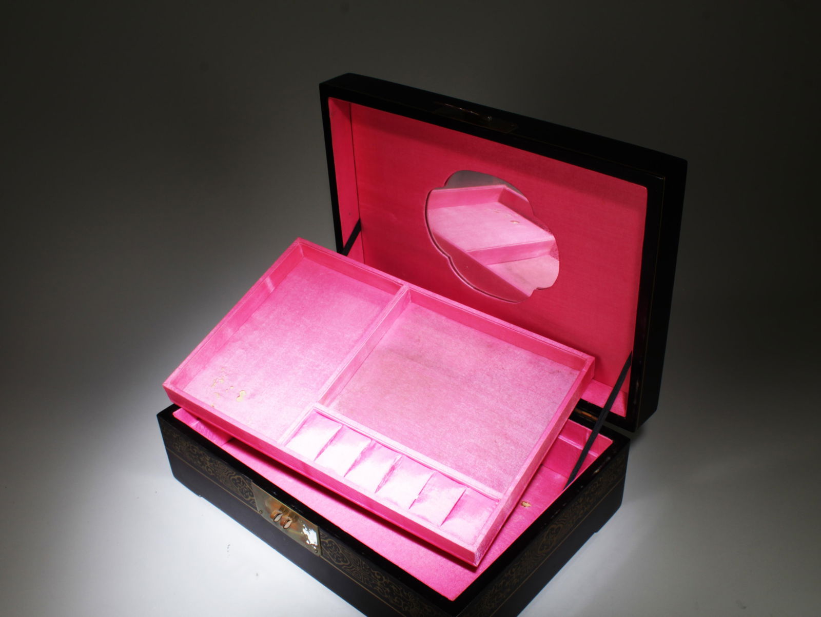 A Laquer Ware Box - 11