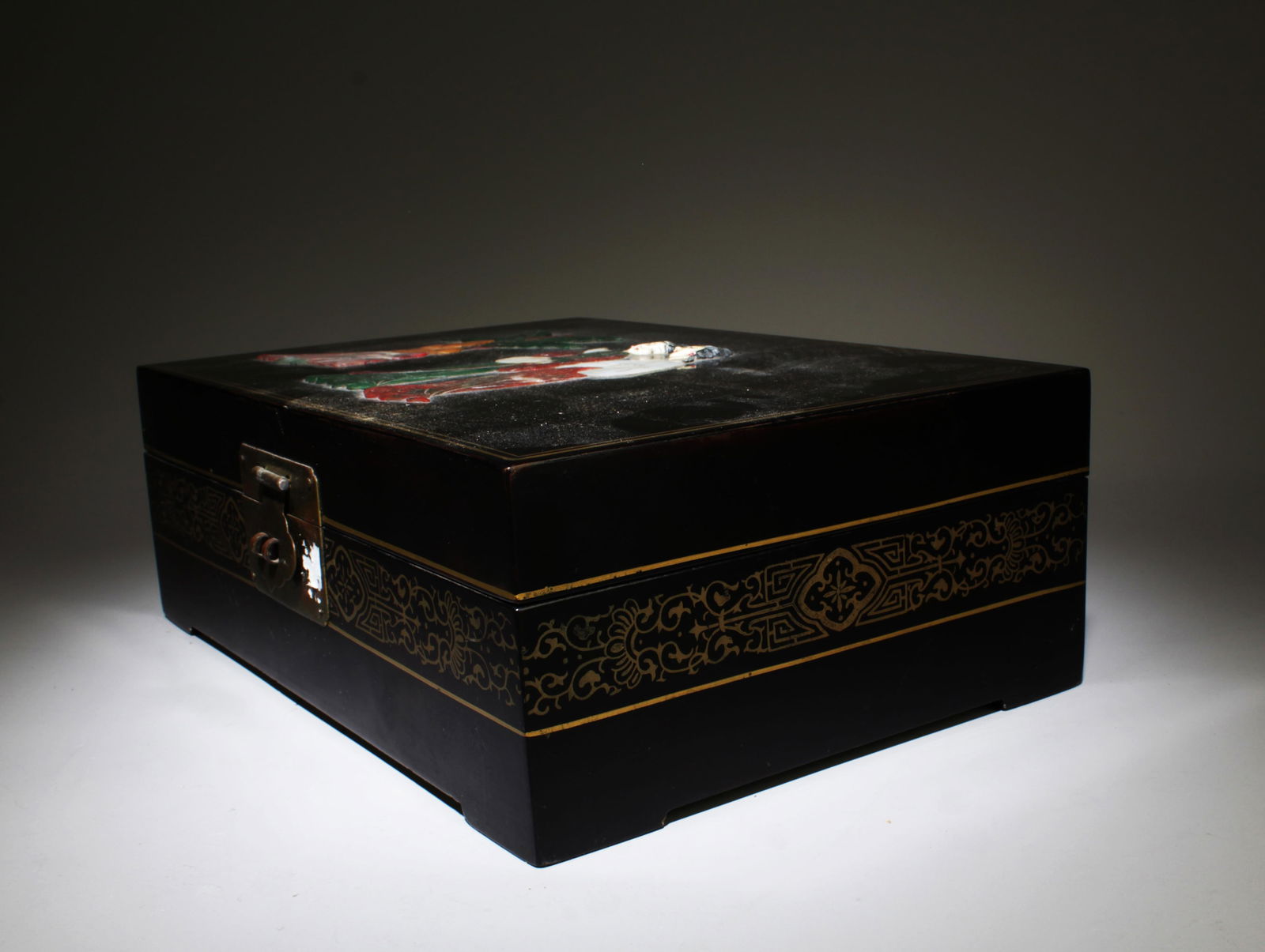 A Laquer Ware Box - 4