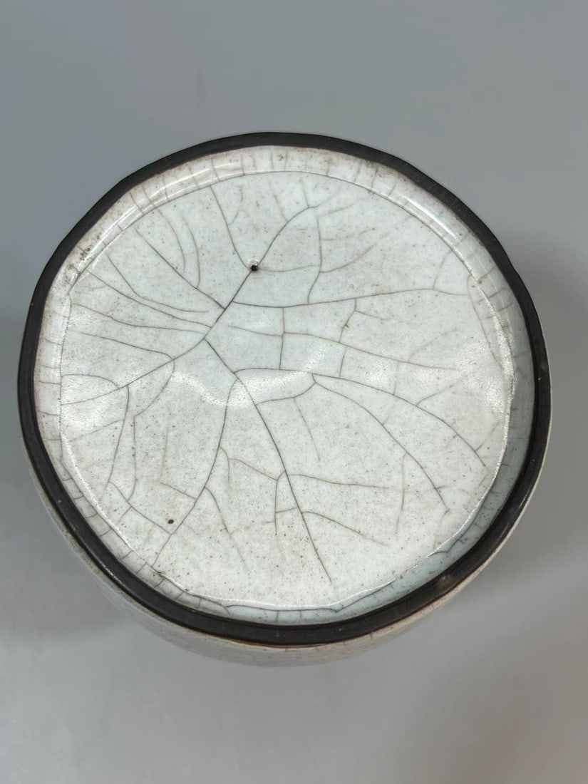 A Crackleware Glazed Vase - 9