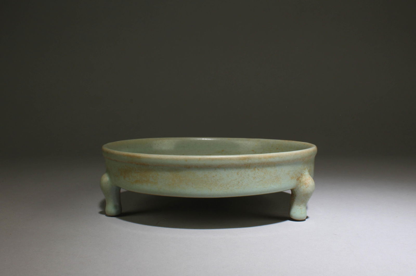 A Ruware Ink Washer: A Ruware Ink Washer. Dimensions: 7" x 2.1".