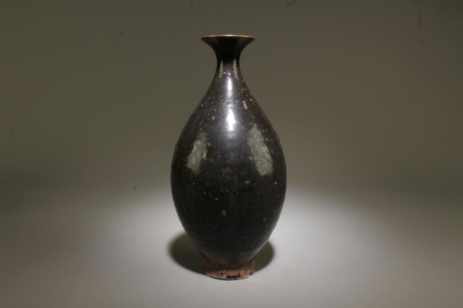 A Pottery Vase (1 of 4)