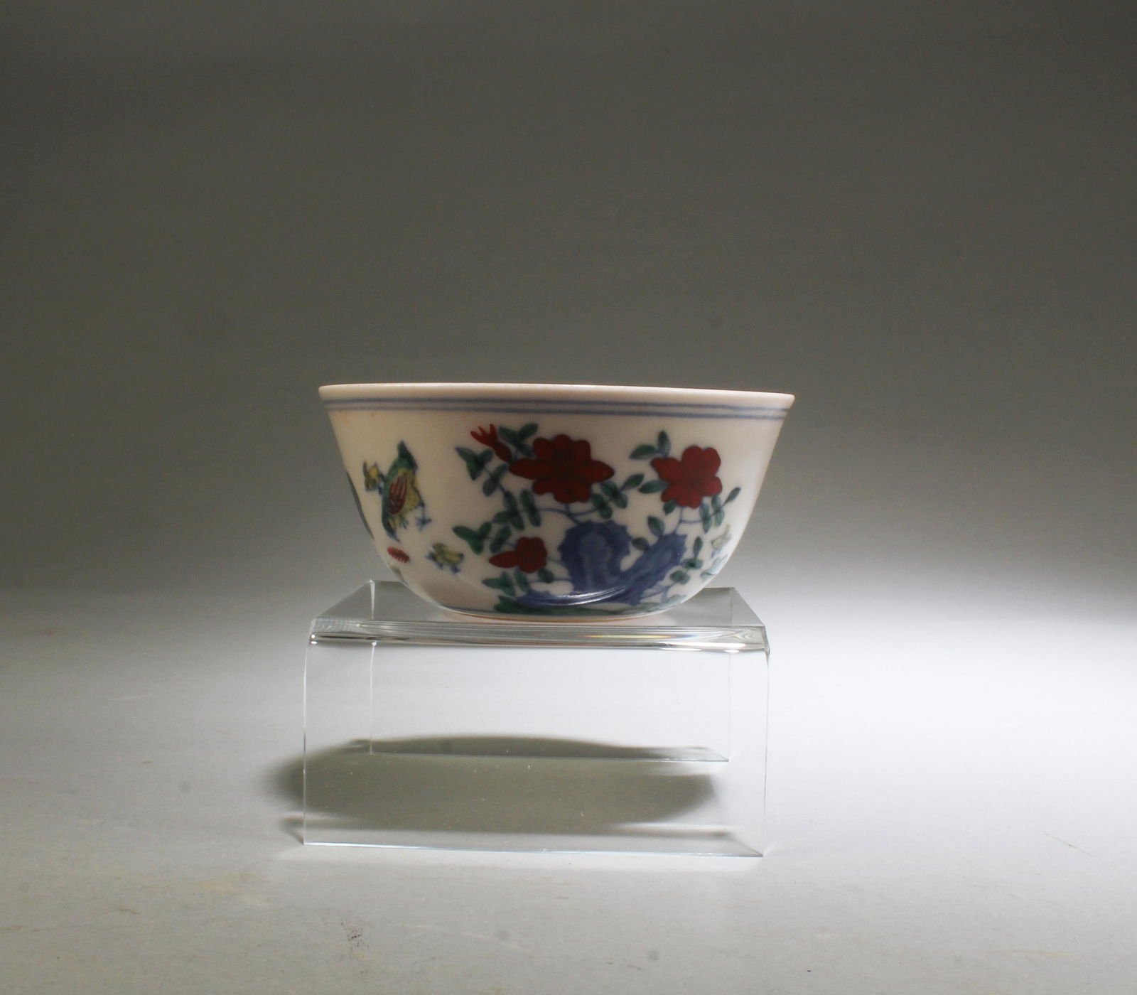 Chinese Porcelain 'Ji Gang' Cup (1 of 5)