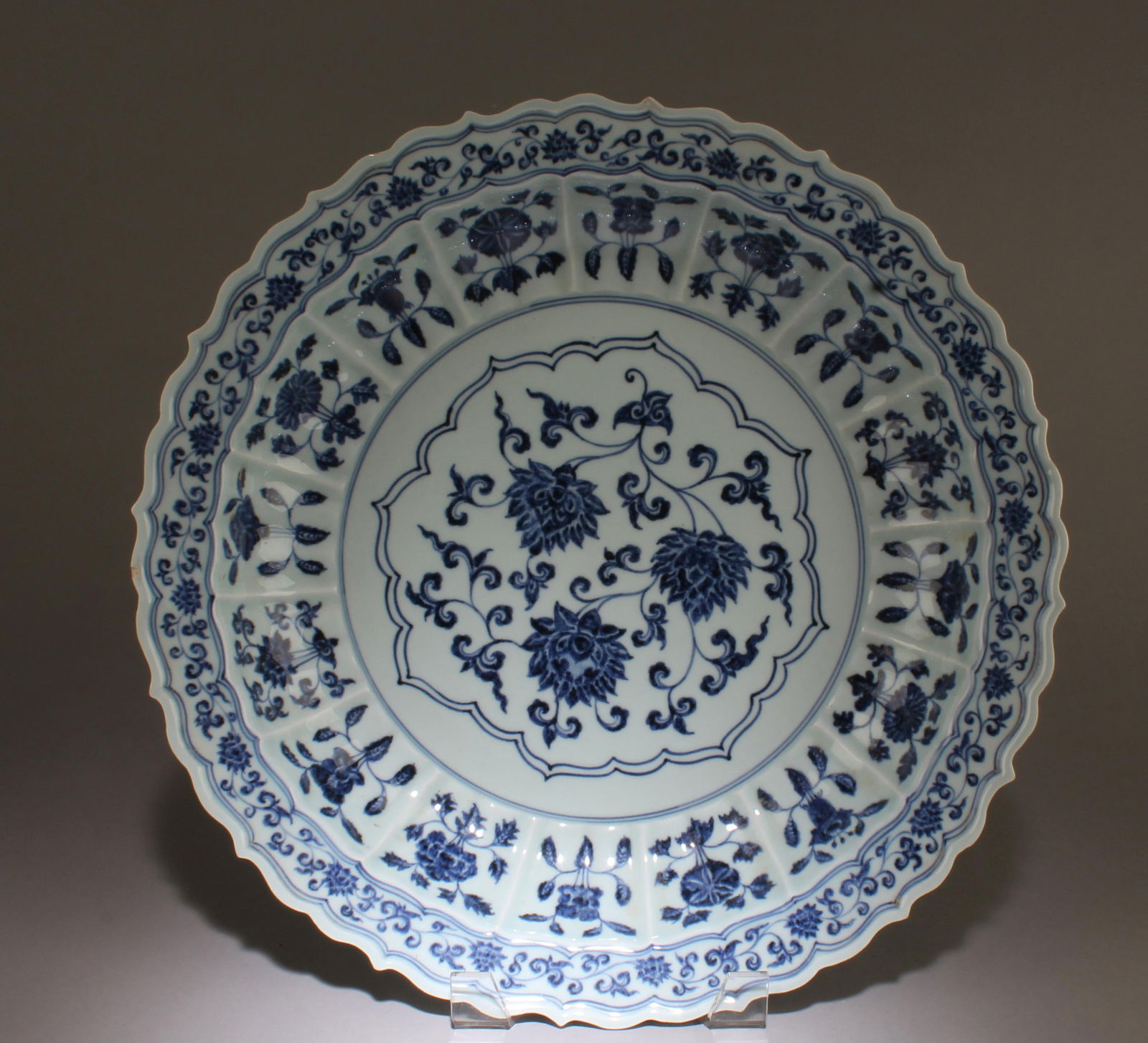 A Blue & White Porcelain Charger (1 of 7)