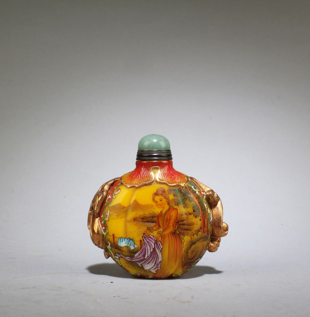 Chinese Peking Glass Snuff Bottle: Chinese Peking Glass Snuff Bottle. Height: 2.75"