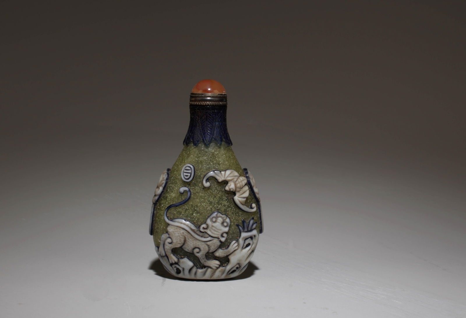 Chinese Peking Glass Snuff Bottle (1 of 4)
